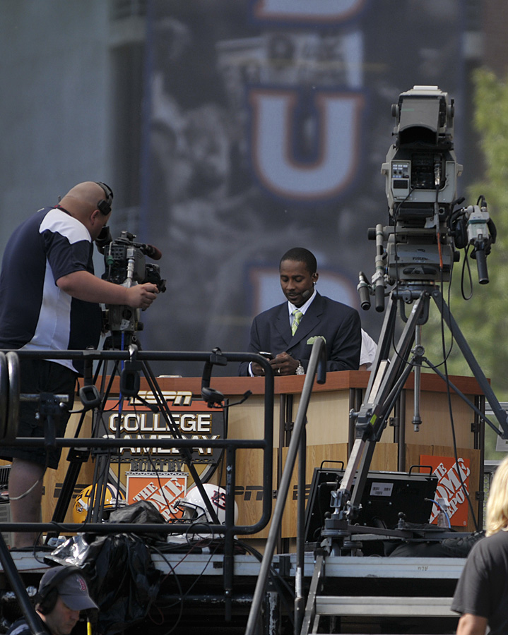 Desmond Howard of ESPN College Gameday crew records for Sport Center from Auburn campus